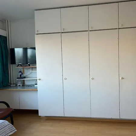 Huoneisto An Entire Flat 60m2 With A Balcony In Itakeskus Of