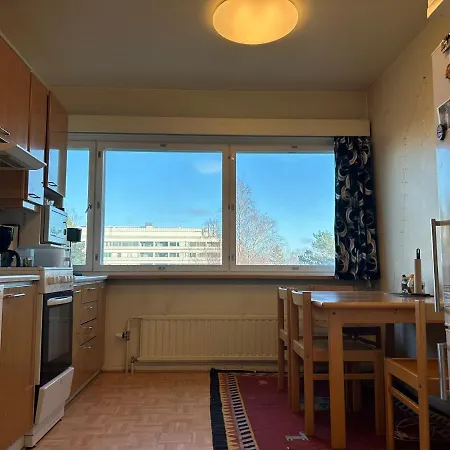 Huoneisto An Entire Flat 60m2 With A Balcony In Itakeskus Of *