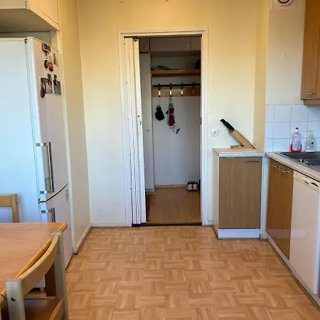 Huoneisto An Entire Flat 60m2 With A Balcony In Itakeskus Of Helsinki